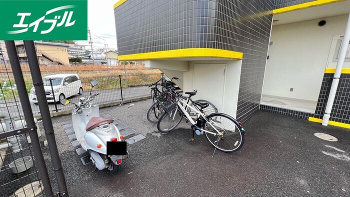物件外観写真4　(駐輪場)