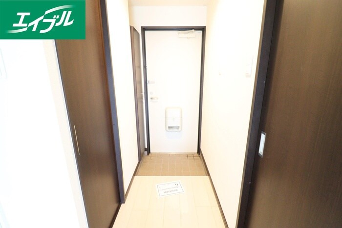 物件内観写真13　(玄関)