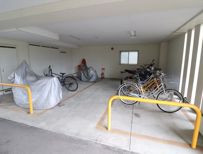 物件外観写真5　(駐輪場)