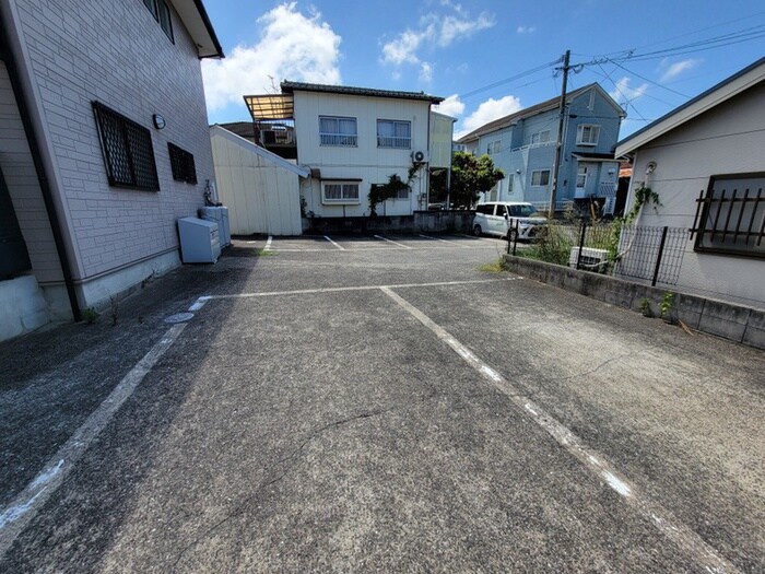 物件外観写真3　(駐車場)