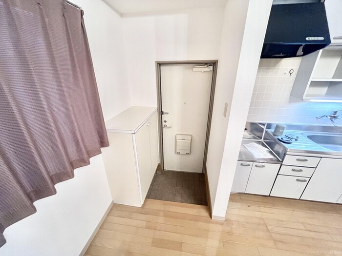 物件内観写真11　(玄関)