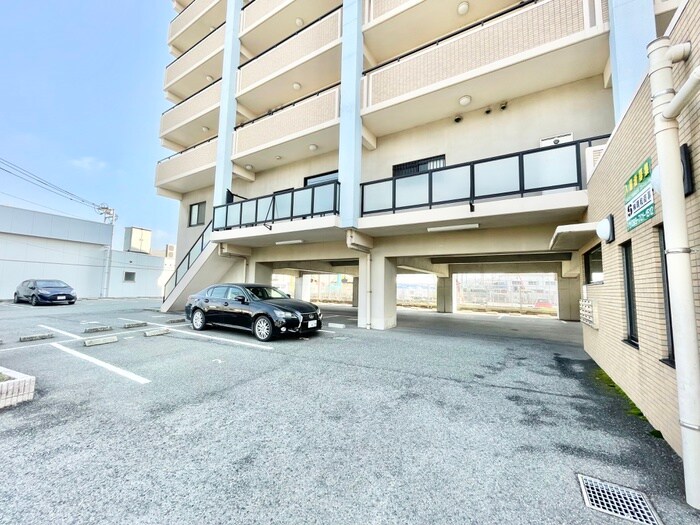 物件外観写真2　(駐車場)
