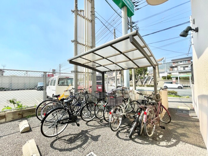 物件外観写真4　(駐輪場)