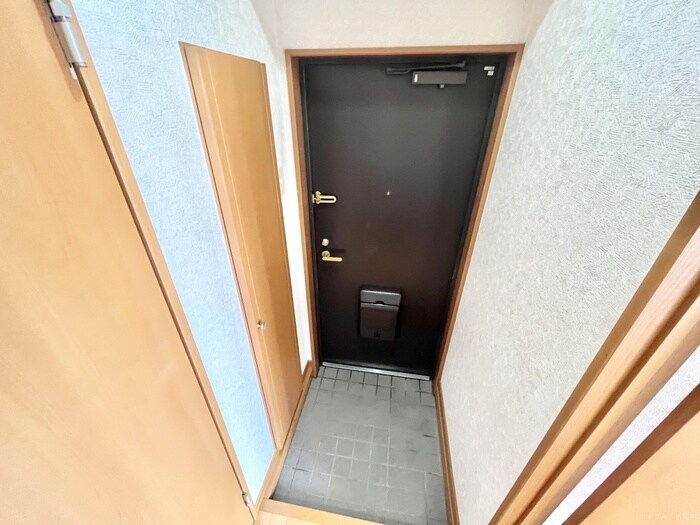 物件内観写真12　(玄関)