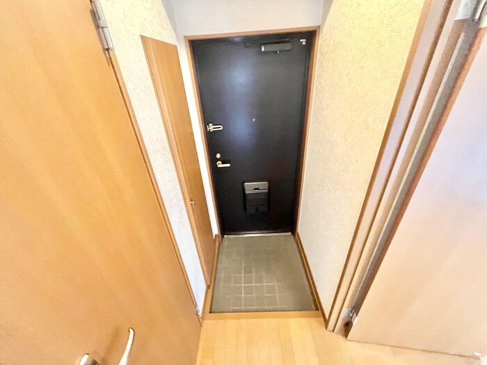 物件内観写真12　(玄関)