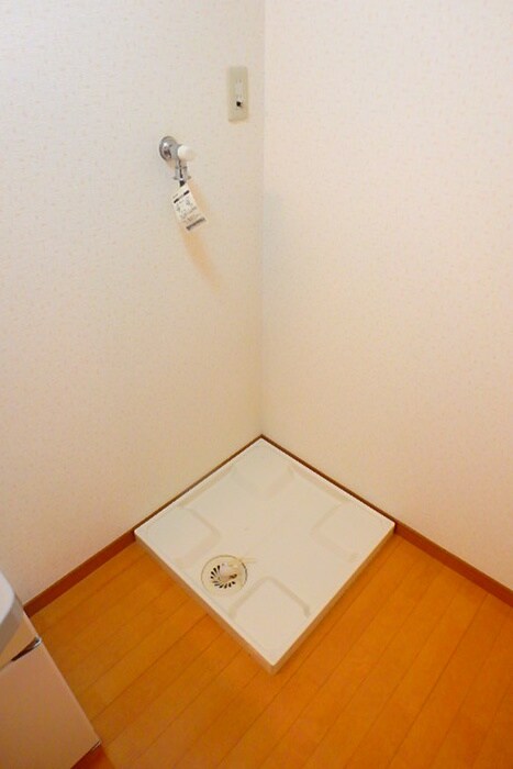 物件内観写真16　(洗濯機置場)