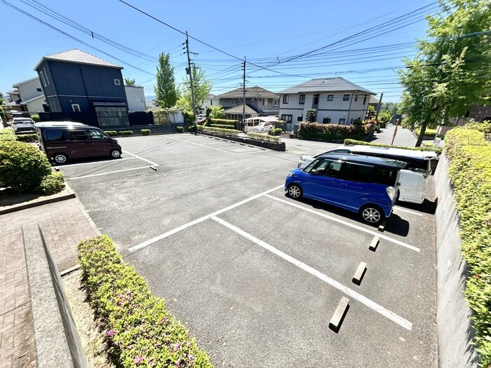 物件外観写真2　(駐車場)