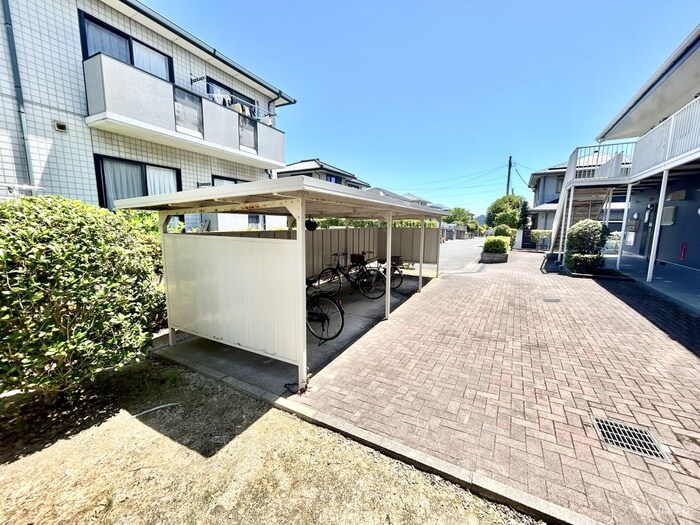 物件外観写真3　(駐輪場)