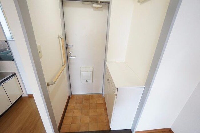 物件内観写真9　(玄関)