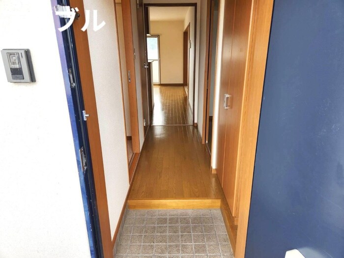物件内観写真13　(玄関)