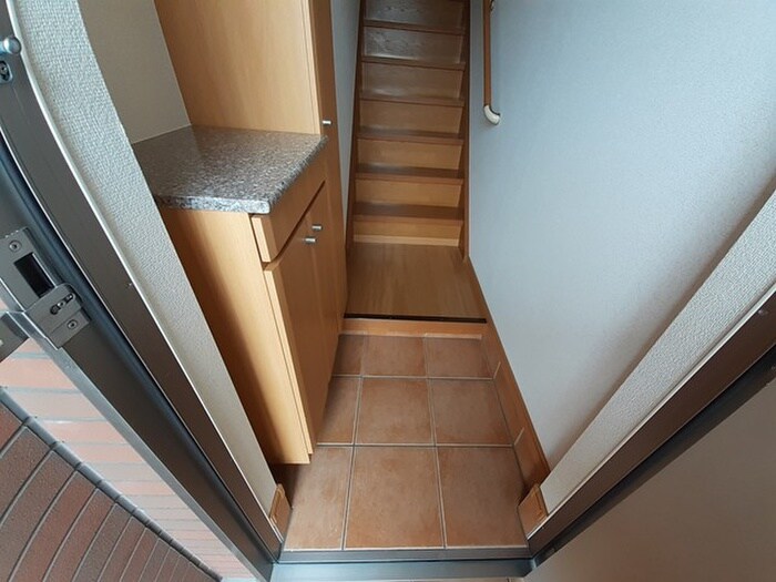 物件内観写真13　(玄関)