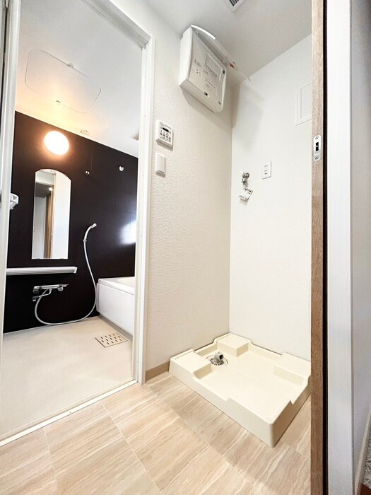 物件内観写真8　(洗濯機置場)