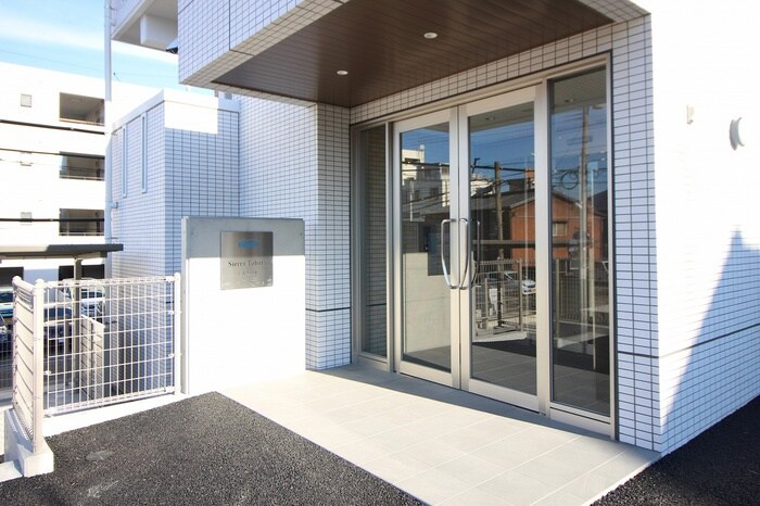 物件外観写真5　(エントランス部分)