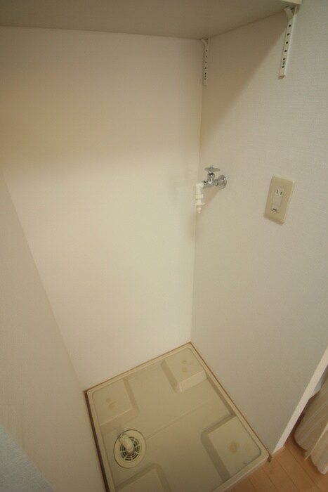 物件内観写真13　(洗濯機置場)