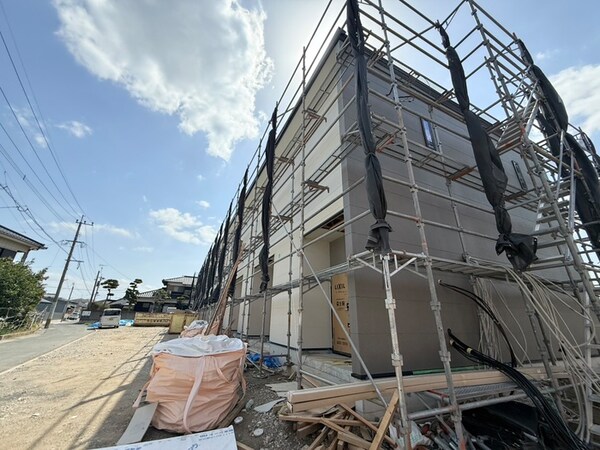 建築中