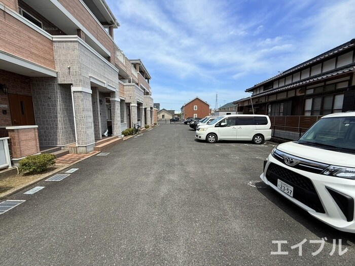 物件外観写真2　(駐車場)