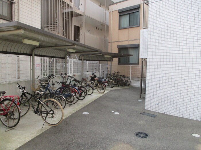 物件外観写真4　(駐輪場)