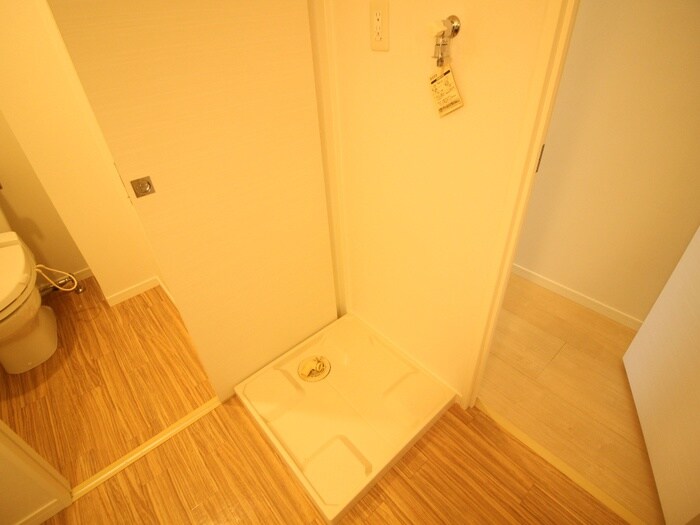 物件内観写真18　(洗濯機置場)