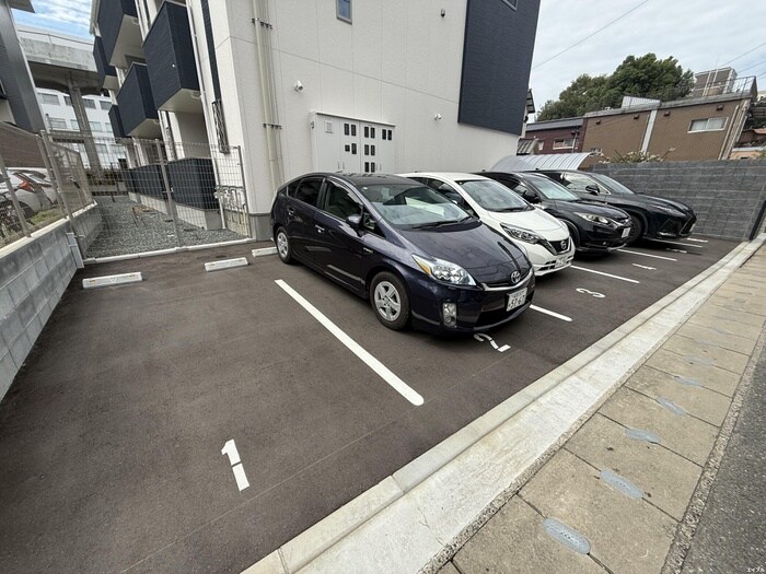 物件外観写真3　(駐車場)
