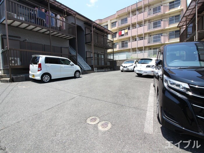 物件外観写真3　(駐車場)