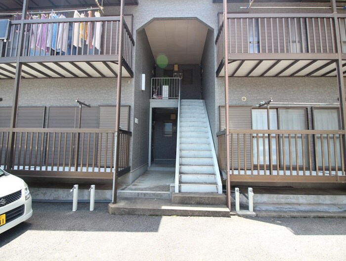 物件外観写真5　(エントランス部分)