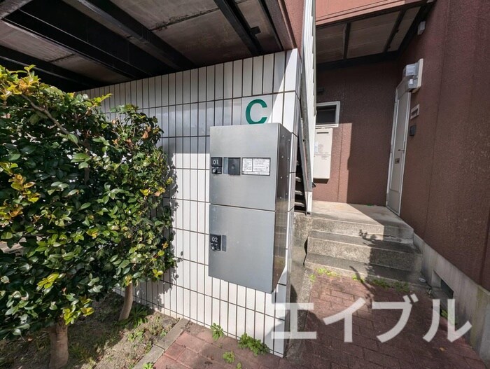 物件外観写真3　(エントランス部分)