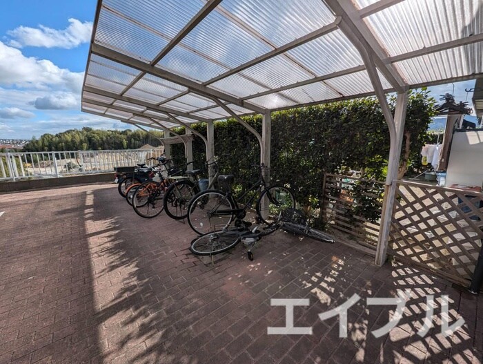 物件外観写真5　(駐輪場)