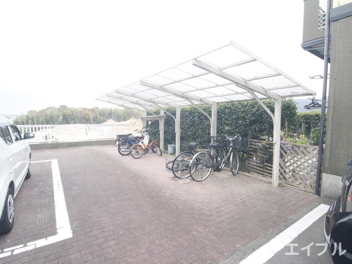 物件外観写真3　(駐輪場)
