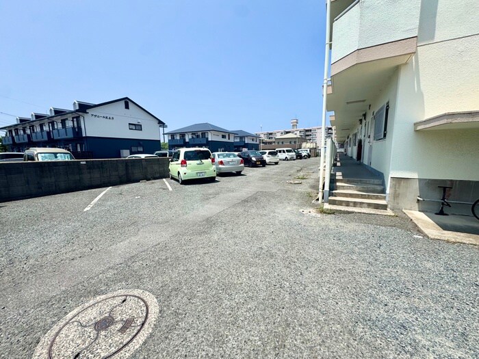 物件外観写真2　(駐車場)
