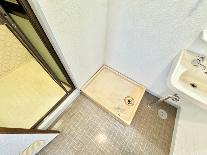 物件内観写真11　(洗濯機置場)