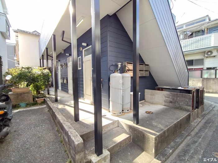 物件外観写真3　(エントランス部分)