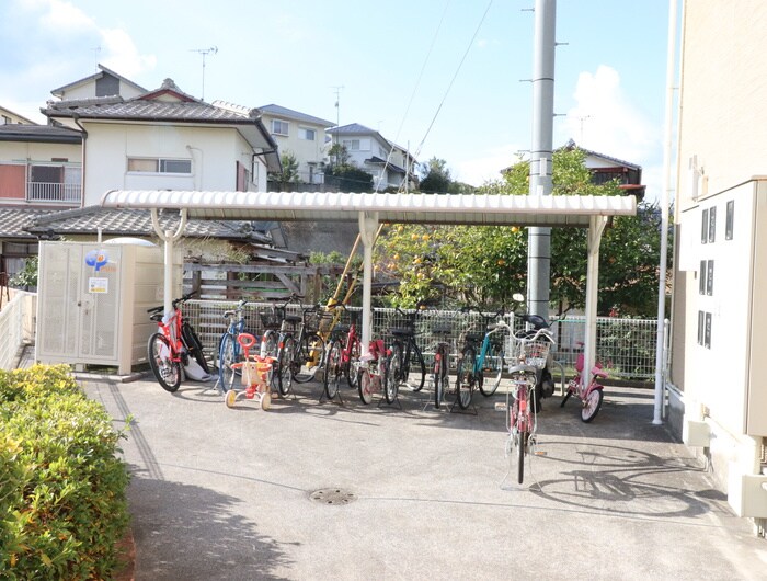 物件外観写真5　(駐輪場)