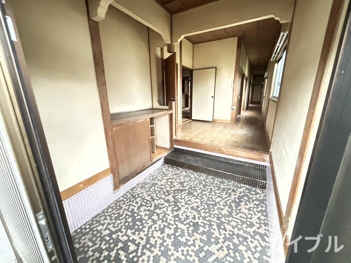 物件内観写真4　(玄関)