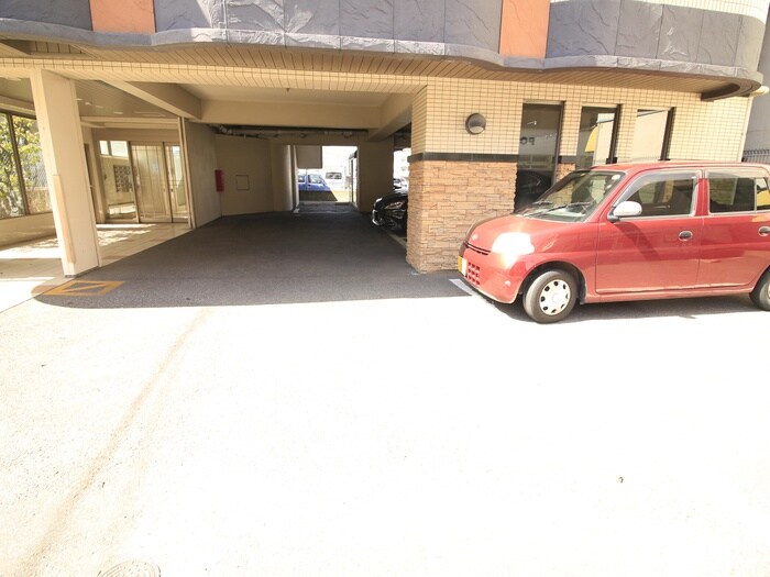 物件外観写真4　(駐車場)