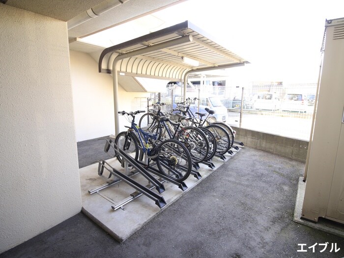 物件外観写真6　(駐輪場)