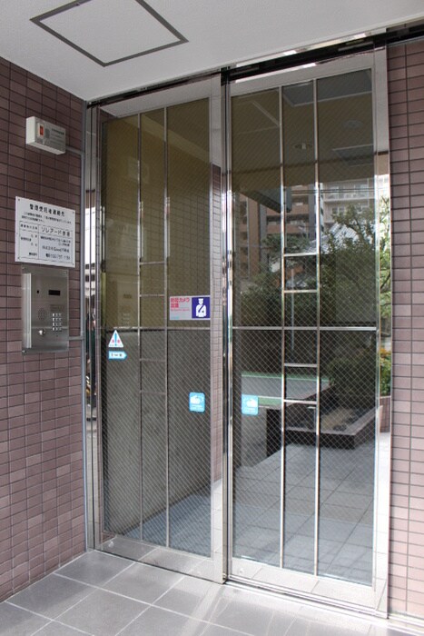 物件外観写真3　(エントランス部分)