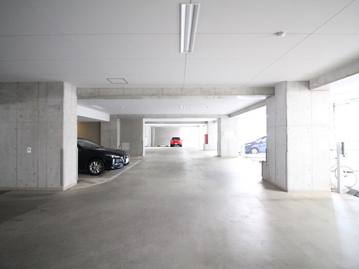 物件外観写真5　(駐車場)