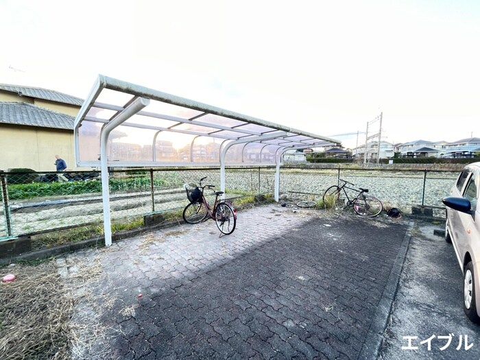 物件外観写真3　(駐輪場)