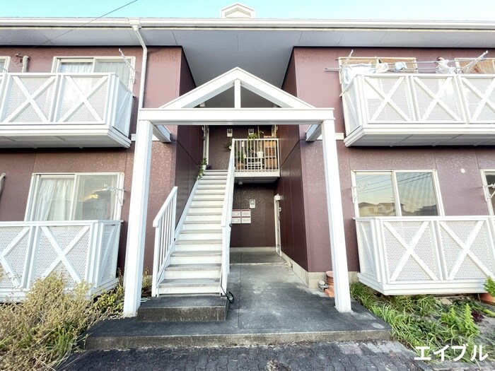 物件外観写真4　(エントランス部分)