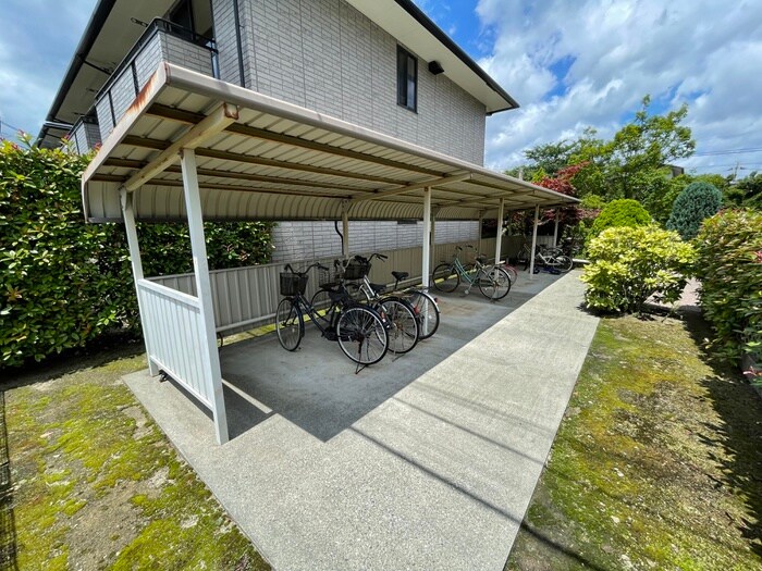 物件外観写真2　(駐輪場)