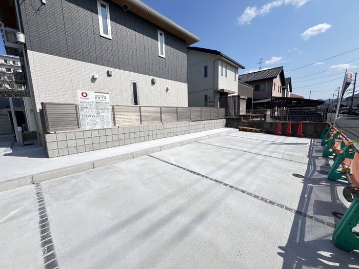 物件外観写真2　(駐車場)