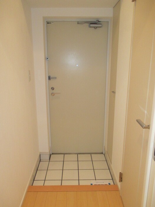 物件内観写真7　(玄関)