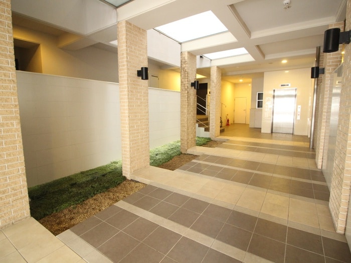 物件外観写真3　(エントランス部分)