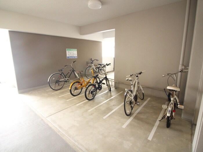 物件外観写真4　(駐輪場)