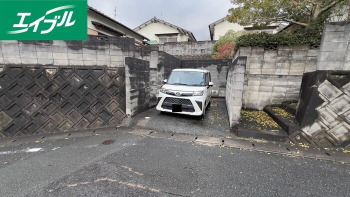 物件外観写真2　(駐車場)