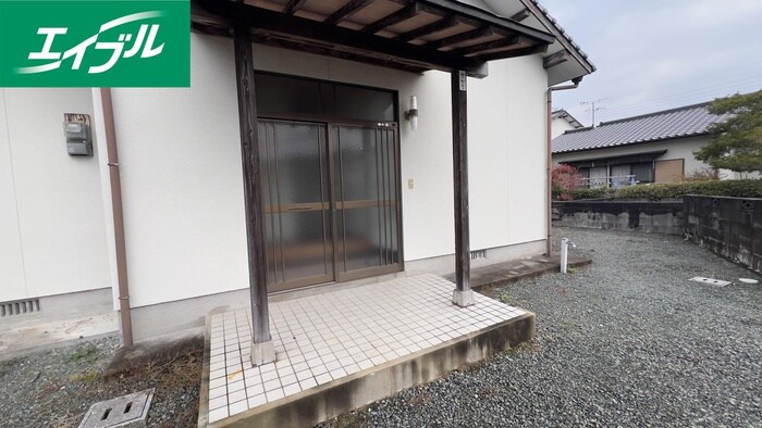 物件外観写真4　(エントランス部分)