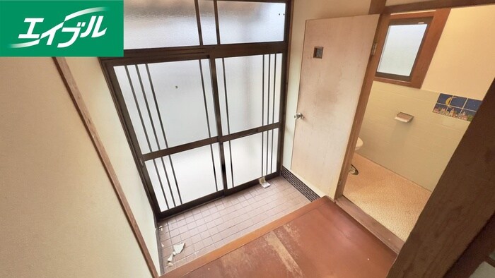 物件内観写真14　(玄関)