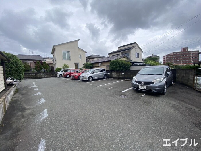 物件外観写真4　(駐車場)