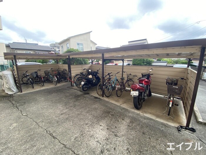 物件外観写真5　(駐輪場)