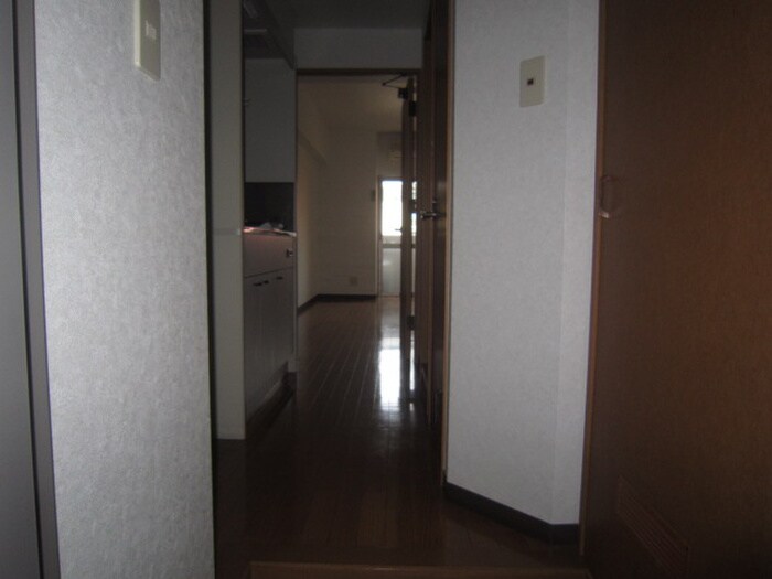 物件内観写真4　(玄関)